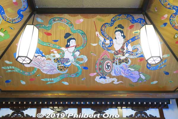 Inside Kawasaki Daishi's Kyozo Sutra Repository, Buddhist painting on the ceiling.
Keywords: kanagawa kawasaki shingon-shu daishi Buddhist temple japanpaint