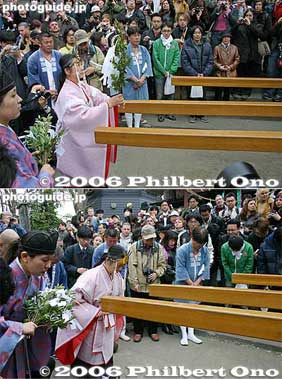 Prayers to the Kanamara Boat portable shrine かなまら舟神輿　神輿御霊入れ式
Before the portable shrine is taken out to be paraded around town, the god of the shrine must be transferred to it. This is what the head priest is doing.

There are three portable shrines (called mikoshi). The Kanamara mikoshi (the original portable shrine), Kanamara-bune mikoshi (shaped like a boat), and Elizabeth mikoshi (pink giant). All three are carried during a procession around town. The Elizabeth mikoshi is carried by she-males. ("New half" in Japanese. Go ahead and laugh if you want.)
Keywords: kanagawa kawasaki kanayama jinja shrine phallus penis kanamara matsuri festival