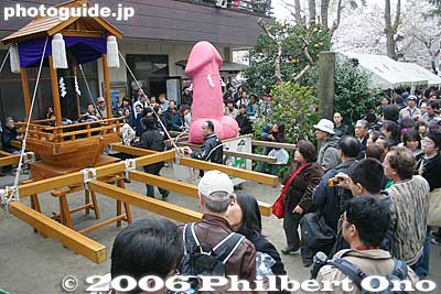 Ready for the procession
Keywords: kanagawa kawasaki kanayama jinja shrine phallus penis kanamara matsuri festival