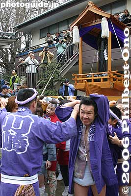 The Kanamara boat mikoshi is the first to leave.　神輿の巡幸
Keywords: kanagawa kawasaki kanayama jinja shrine phallus penis kanamara matsuri festival