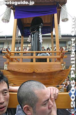 Phallus in the Kanamara boat mikoshi
Keywords: kanagawa kawasaki kanayama jinja shrine phallus penis kanamara matsuri festival