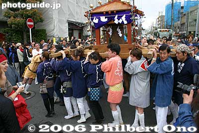 Portable shrine procession
Keywords: kanagawa kawasaki kanayama jinja shrine phallus penis kanamara matsuri festival