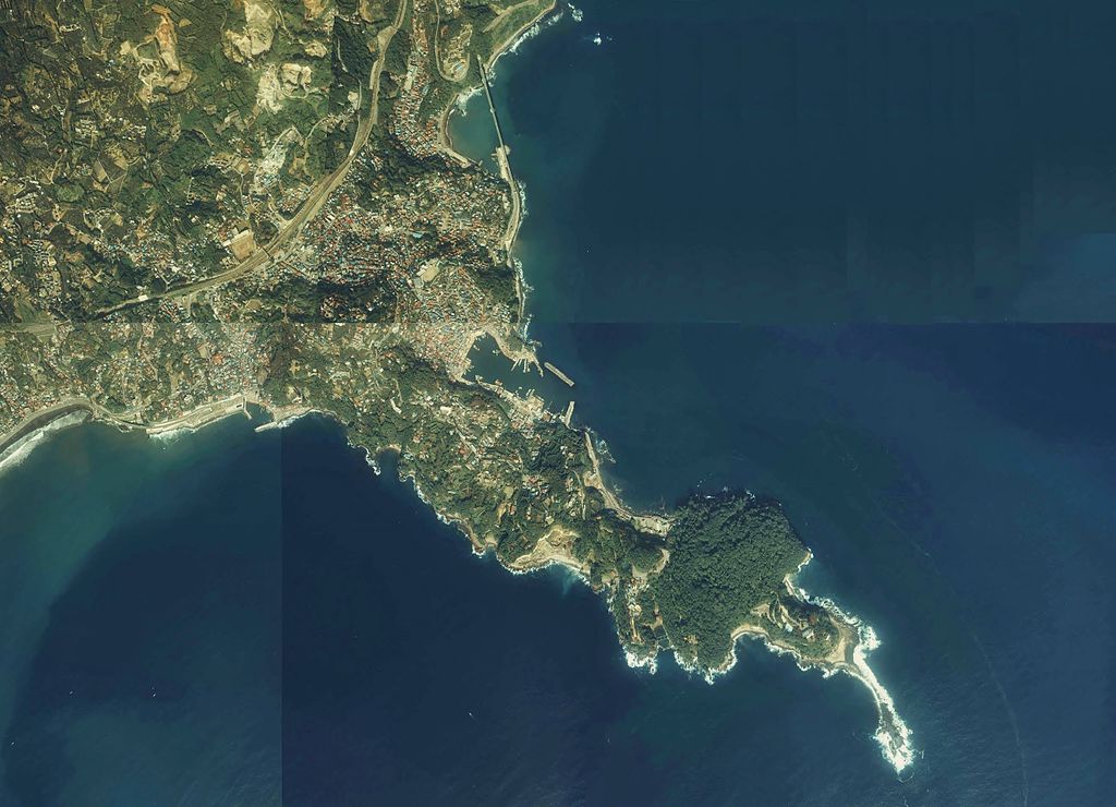 Aerial photo of Manazuru Peninsula from 1983. Cape Manazuru is clearly visible.
Copyright © National Land Image Information (Color Aerial Photographs), Ministry of Land, Infrastructure, Transport and Tourism
Keywords: kanagawa manazuru peninsula cape