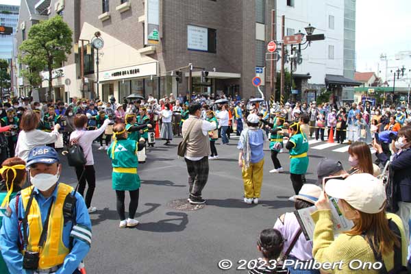 Folk dance along the parade route before the start of the parade.
Keywords: Kanagawa Odawara Hojo Godai Matsuri Festival
