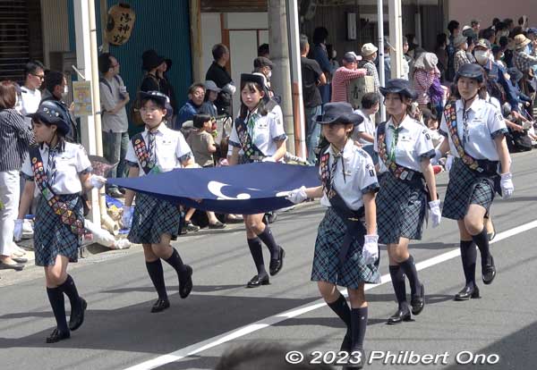 Girls Scouts carrying the Odawara flag.
Keywords: Kanagawa Odawara Hojo Godai Matsuri Festival samurai parade