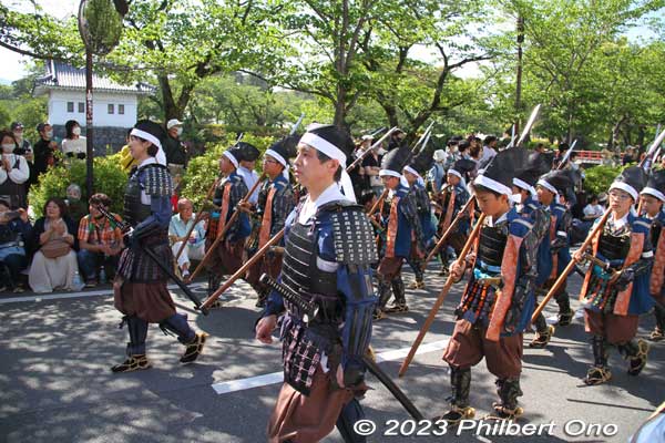 Child warriors from local youth groups. 少年少女武者隊 小田原市子ども会連絡協議会
Keywords: Kanagawa Odawara Hojo Godai Matsuri Festival samurai parade