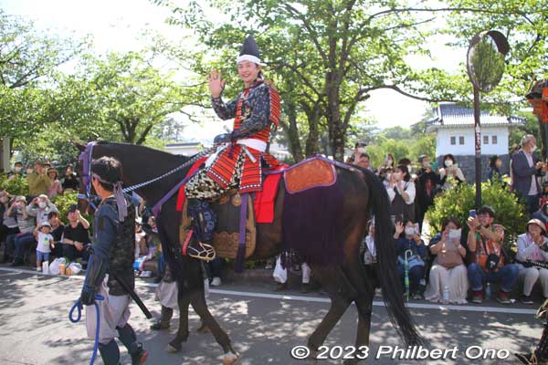 The first Odawara Hojo lord, Hōjō Sōun played by actor Goda Masashi. 初代北条早雲 (合田 雅)
Keywords: Kanagawa Odawara Hojo Godai Matsuri Festival samurai parade