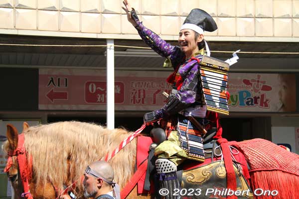 The fourth Odawara Castle lord, Hojo Ujimasa played by well-known actor Takashima Masanobu. 四代氏政 (高嶋政伸)
Keywords: Kanagawa Odawara Hojo Godai Matsuri Festival samurai parade japanceleb