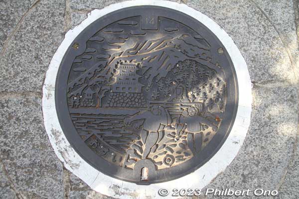 Odawara manhole with Odawara Castle.
Keywords: Kanagawa Odawara Hojo Godai Matsuri Festival samurai parade manhole