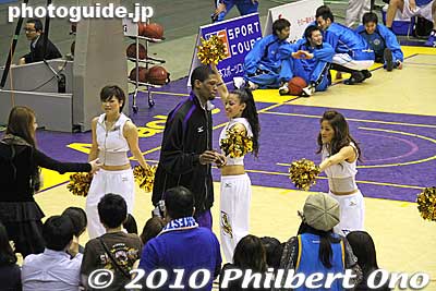 After the player is introduced, they walked down the cheerleader gauntlet.
Keywords: kanagawa yokohama tokyo apache shiga lakestars basketball game bj league 