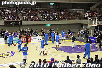 Shiga Lakestars warming up.
Keywords: kanagawa yokohama tokyo apache shiga lakestars basketball game bj league 