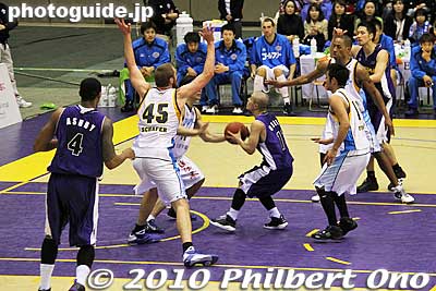 Cohey is surrounded, but still shoots.
Keywords: kanagawa yokohama tokyo apache shiga lakestars basketball game bj league 