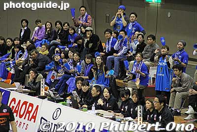 Shiga Lakestars boosters make noise.
Keywords: kanagawa yokohama tokyo apache shiga lakestars basketball game bj league 