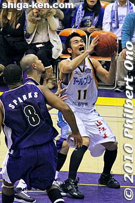 Wara shots as he shoots.
Keywords: kanagawa yokohama tokyo apache shiga lakestars basketball game bj league 
