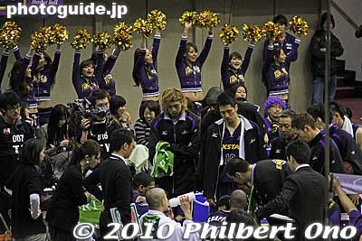 Tokyo Apache huddle.
Keywords: kanagawa yokohama tokyo apache cheerleaders basketball game bj league 