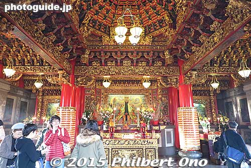 Inside Yokohama Chinatown's main temple called Kwan Tai Temple (Kanteibyo in Japanese 関帝廟).
Keywords: kanagawa yokohama chinatown chinese new year
