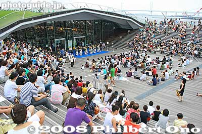 On the roof of the Osambashi Pier, is an outdoor plaza and yet another stage. Yokohama Hawai'i Festival
Keywords: kanagawa yokohama hawaii festival osanbashi osambashi pier dock hula dancers matsuri7