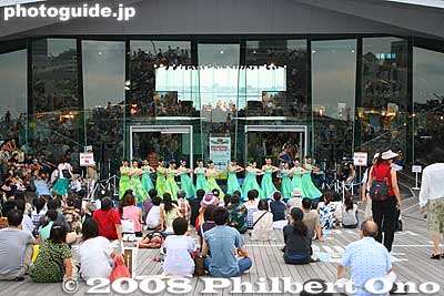 More hula troupes perform. The festival also had other venues at Nippon Maru, Landmark Plaza, and Queen's Square.
Keywords: kanagawa yokohama hawaii festival osanbashi osambashi pier dock hula dancers