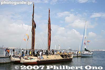 Hokule'a in Yokohama for the first time. This boat was first launched on March 8, 1975. It has become part of Hawaii's modern soul and spirit.
Keywords: kanagawa yokohama port hokulea canoe boat sail hawaiian