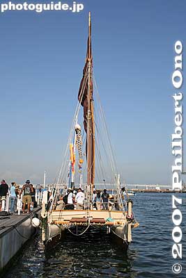 Hokule'a
Keywords: kanagawa yokohama port hokulea canoe boat sail hawaiian