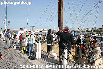 We were then allowed to enter the pier where Hokule'a was docked.
Keywords: kanagawa yokohama port hokulea canoe boat sail hawaiian