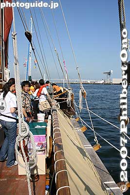 Covering the top of hull is a canvas covering (kapalina) fastened by rope to the safety railing (palekana). The canvas is also a tent-like roof for the sleeping quarters.
Keywords: kanagawa yokohama port hokulea canoe boat sail hawaiian