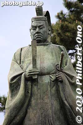 Statue of Ii Naosuke, lord of Hikone Castle in Shiga Prefecture in Kamonyama Park, Yokohama. In 1914, the Ii family donated Kamonyama Park to the city of Yokohama.
Keywords: kanagawa yokohama kamonyama park japansamurai fromshiga