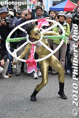 Keywords: kanagawa yokohama noge daidogei street performers performances sasara housara butoh dancers 