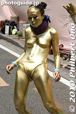 Golden Girl
Keywords: kanagawa yokohama noge daidogei street performers performances sasara housara butoh dancers japansexy