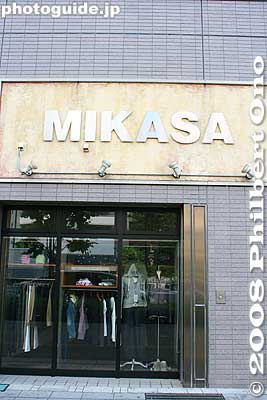 "Mikasa" is a key word in Yokosuka.
Keywords: kanagawa yokosuka street 