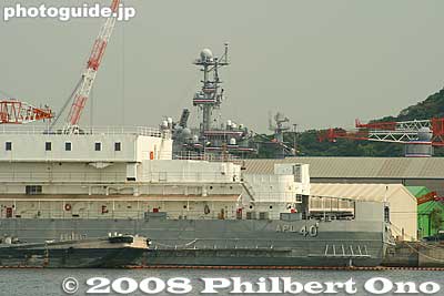 Tower of the USS George Washington aircraft carrier. This is all you can see of the carrier while it is in port.
Keywords: kanagawa yokosuka verny park waterfront 