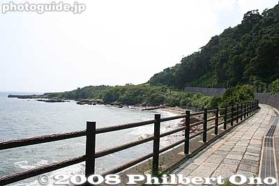 Walking path around Kannonzaki.
Keywords: kanagawa yokosuka kannonzaki park ocean shore 