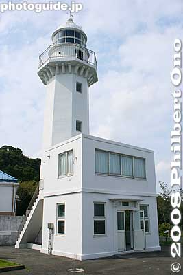 The Kannonzaki Lighthouse is a short uphill climb from shore. The original lighthouse was Japan's first Western-style lighthouse built in the late 19th century by Verny. Destroyed by an earthquake in 1922, and again by the 1923 Kanto Earthquake.
Keywords: kanagawa yokosuka kannonzaki park lighthouse