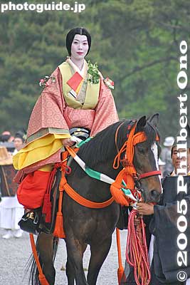 Shrine maiden on horseback called Munanori Onna. 騎女
They escort the Saio-dai Princess.
Keywords: kyoto aoi matsuri hollyhock festival heian kimono horse