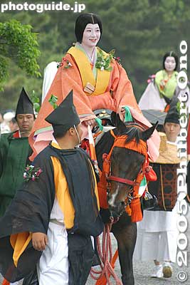 Shrine maiden on horseback called Munanori Onna.
騎女
Keywords: kyoto aoi matsuri hollyhock festival heian horse