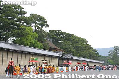 The procession is about 1 kilometer long.
Wall of Kyoto Imperial Palace.
Keywords: kyoto aoi matsuri hollyhock festival heian