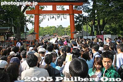 3:30 pm: The procession reaches Kamigamo Shrine. 上賀茂神社
Keywords: kyoto aoi matsuri hollyhock festival heian