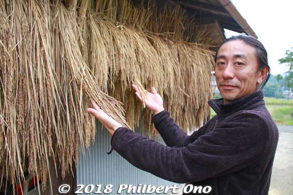 The 42-year-old owner, Kushida Kampei (櫛田寒平) moved to Ayabe from Tokyo seven years ago. He has his own rice paddies and other plots to grow his own rice and vegetables. 
Keywords: kyoto ayabe farmhouse lodge minshuku