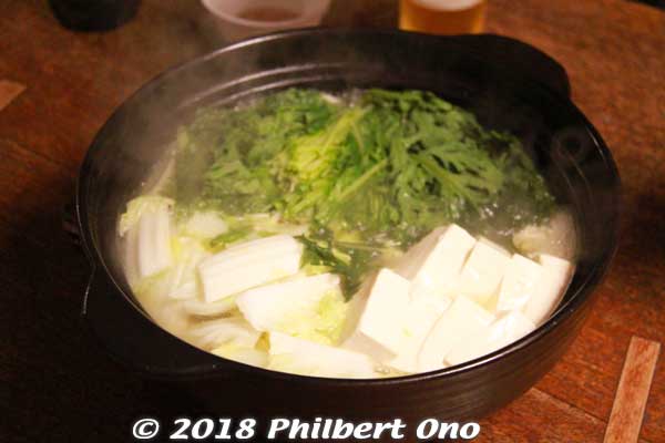 Our dinner included the rice and vegetables that he grew. (This was just the first serving.) It cost only ¥7,000 per night including dinner and breakfast.
Keywords: kyoto ayabe farmhouse lodge minshuku