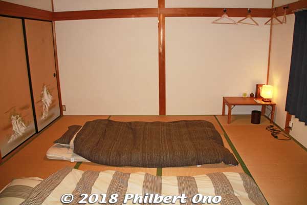 The guest room in the guest house was Japanese-style with twin futon.
Keywords: kyoto ayabe farmhouse lodge minshuku
