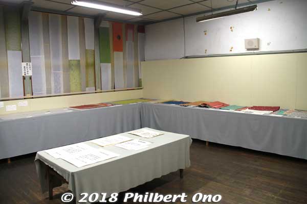 Second floor in former classrooms are exhibition rooms.
Keywords: kyoto ayabe Kurotani washi paper making