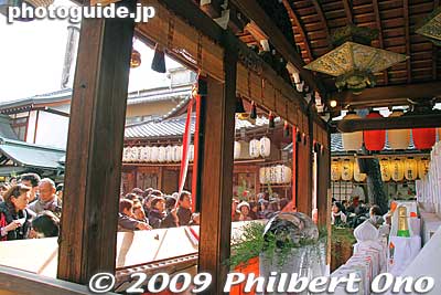 Praying at Kyoto Ebisu Shrine.
Keywords: kyoto toka ebisu shrine jinja festival matsuri 