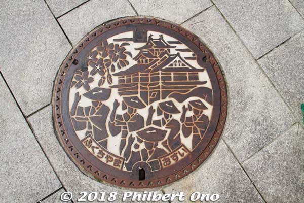 Fukuchiyama manhole has Fukuchiyama Castle and dokkise dancers. In northern Kyoto Prefecture.
Keywords: kyoto Fukuchiyama castle manhole