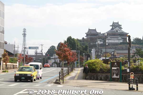 Near Fukuchiyama City Hall, Fukuchiyama Castle in plain sight from the street. Like most other castles, the original Fukuchiyama Castle was ordered to be dismantled in 1873 by the Meiji government.
Keywords: kyoto Fukuchiyama Castle