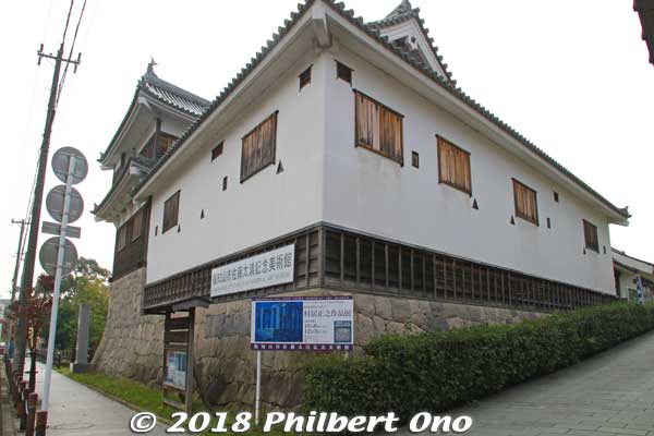 Turn right here. This is the Sato Taisei Memorial Museum, an art museum unrelated to the castle.
Keywords: kyoto Fukuchiyama Castle