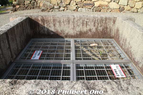 Deep well (50 meters) named Toyo-iwa-no-i. 豊磐の井
Keywords: kyoto Fukuchiyama Castle