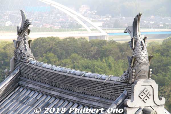 Shachi roof ornaments on the smaller castle tower.
Keywords: kyoto Fukuchiyama Castle