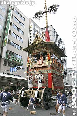 Tsuki Hoko
月鉾
Keywords: kyoto gion matsuri festival float