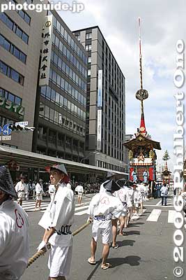 The hoko floats are about 20 meters tall.
Keywords: kyoto gion matsuri festival float