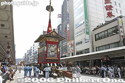 Shijo-dori street 四条通り
Keywords: kyoto gion matsuri festival float